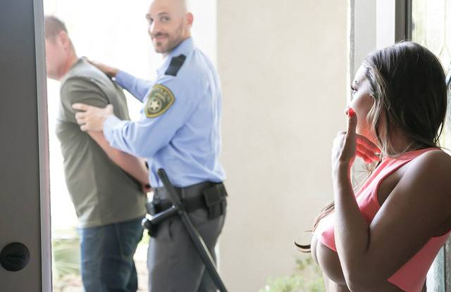 Полицейский трахнул бывшую одноклассницу, а ее мужа принял