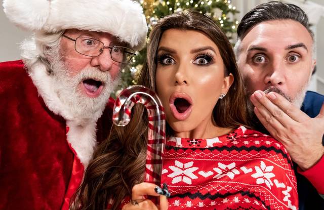 Дедушка Мороз любит смотреть живое порно с красивыми телками