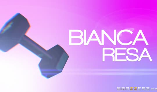 Тёлки в тренажерке раскрутили парня на секс