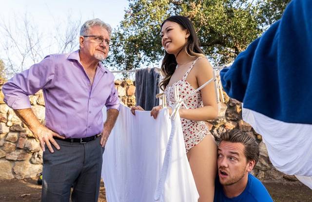 Пожилой муж подозревал, что жена-азиатка изменяет с соседом