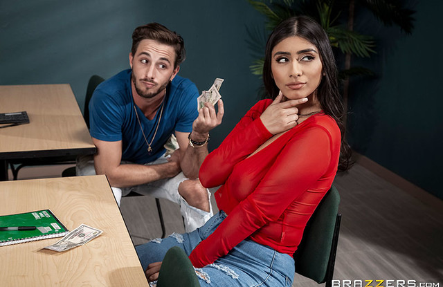 Одногруппник развел сисястую кобылку на перепихон