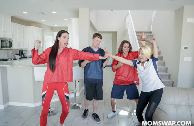 Зачем искать телок на перепихон, если есть опытные мамочки